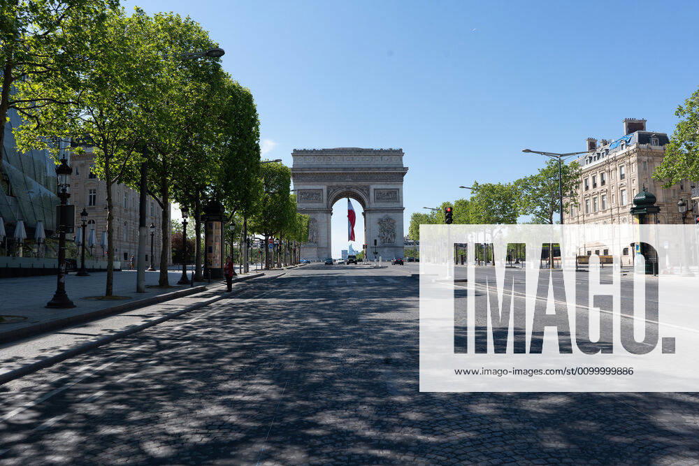 Paris, FR: (INT) Covid-19:Empty Paris. April 26,2020, Paris,France:Some touristic hotspots in Paris city like Cafe Les Deux Magots, Arc de Triomphe et Champs-Elysees, Champs-Elysees, Jardin du Luxembours, Pont Alexandre III, La Sorbonne , Marche aux puces,Montmartre street continued to be very empty during this covid-19 pandemic this Sunday. ..Credit: Thenews2 Paris - ZUMAn293 20200426_znp_n293_002