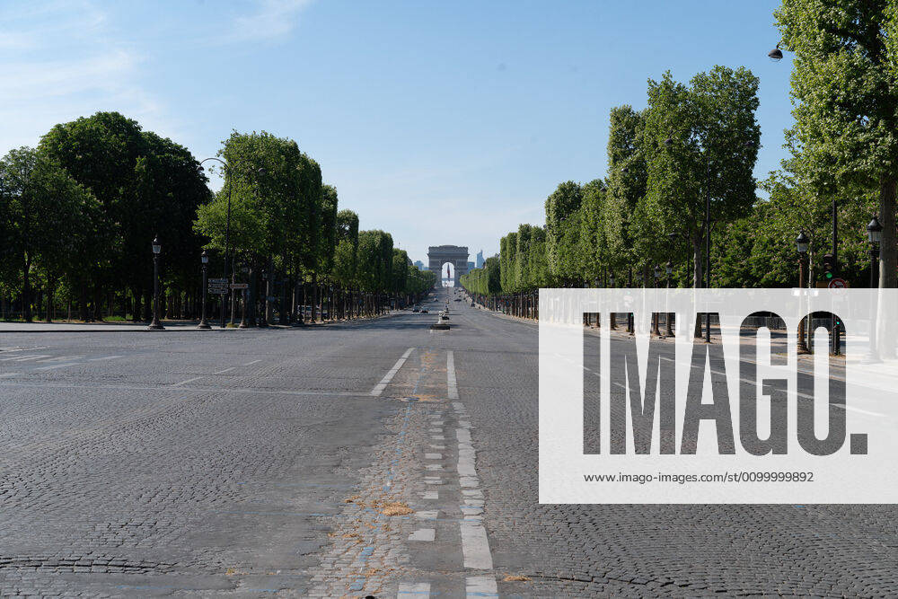 Paris, FR: (INT) Covid-19:Empty Paris. April 26,2020, Paris,France:Some touristic hotspots in Paris city like Cafe Les Deux Magots, Arc de Triomphe et Champs-Elysees, Champs-Elysees, Jardin du Luxembours, Pont Alexandre III, La Sorbonne , Marche aux puces,Montmartre street continued to be very empty during this covid-19 pandemic this Sunday. ..Credit: Thenews2 Paris - ZUMAn293 20200426_znp_n293_004