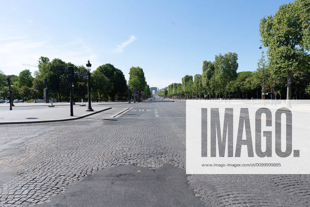 Paris, FR: (INT) Covid-19:Empty Paris. April 26,2020, Paris,France:Some touristic hotspots in Paris city like Cafe Les Deux Magots, Arc de Triomphe et Champs-Elysees, Champs-Elysees, Jardin du Luxembours, Pont Alexandre III, La Sorbonne , Marche aux puces,Montmartre street continued to be very empty during this covid-19 pandemic this Sunday. ..Credit: Thenews2 Paris - ZUMAn293 20200426_znp_n293_005