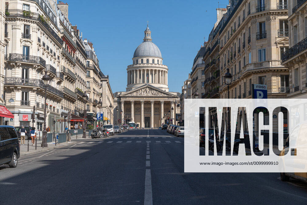 Paris, FR: (INT) Covid-19:Empty Paris. April 26,2020, Paris,France:Some touristic hotspots in Paris city like Cafe Les Deux Magots, Arc de Triomphe et Champs-Elysees, Champs-Elysees, Jardin du Luxembours, Pont Alexandre III, La Sorbonne , Marche aux puces,Montmartre street continued to be very empty during this covid-19 pandemic this Sunday. ..Credit: Thenews2 Paris - ZUMAn293 20200426_znp_n293_010