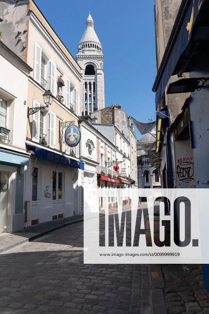 Paris, FR: (INT) Covid-19:Empty Paris. April 26,2020, Paris,France:Some touristic hotspots in Paris city like Cafe Les Deux Magots, Arc de Triomphe et Champs-Elysees, Champs-Elysees, Jardin du Luxembours, Pont Alexandre III, La Sorbonne , Marche aux puces,Montmartre street continued to be very empty during this covid-19 pandemic this Sunday. ..Credit: Thenews2 Paris - ZUMAn293 20200426_znp_n293_013