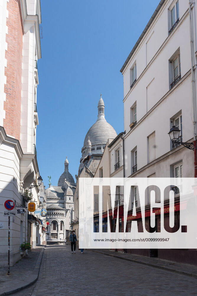Paris, FR: (INT) Covid-19:Empty Paris. April 26,2020, Paris,France:Some touristic hotspots in Paris city like Cafe Les Deux Magots, Arc de Triomphe et Champs-Elysees, Champs-Elysees, Jardin du Luxembours, Pont Alexandre III, La Sorbonne , Marche aux puces,Montmartre street continued to be very empty during this covid-19 pandemic this Sunday. ..Credit: Thenews2 Paris - ZUMAn293 20200426_znp_n293_015