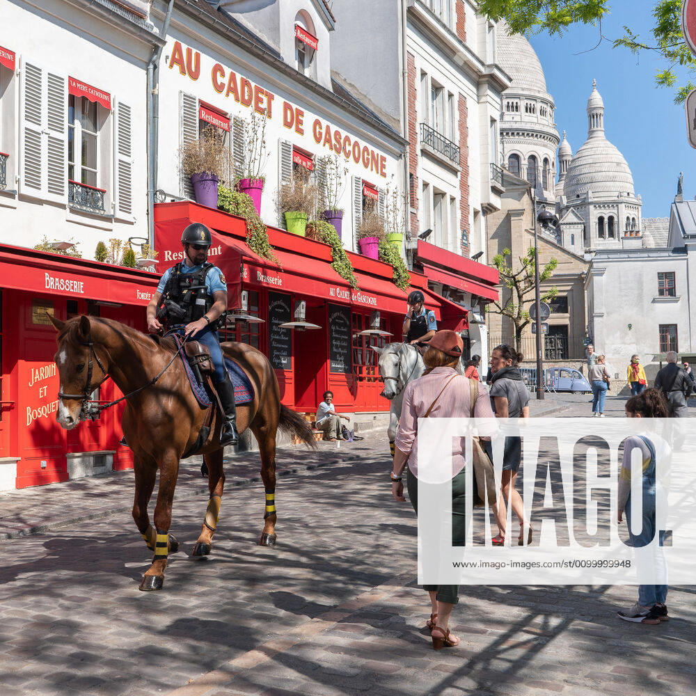 Paris, FR: (INT) Covid-19:Empty Paris. April 26,2020, Paris,France:Some touristic hotspots in Paris city like Cafe Les Deux Magots, Arc de Triomphe et Champs-Elysees, Champs-Elysees, Jardin du Luxembours, Pont Alexandre III, La Sorbonne , Marche aux puces,Montmartre street continued to be very empty during this covid-19 pandemic this Sunday. ..Credit: Thenews2 Paris - ZUMAn293 20200426_znp_n293_016