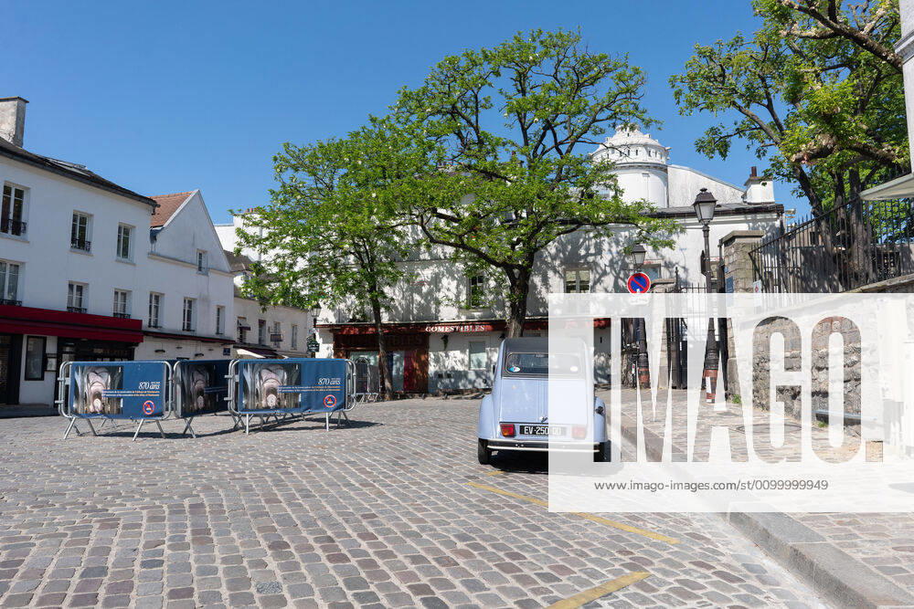 Paris, FR: (INT) Covid-19:Empty Paris. April 26,2020, Paris,France:Some touristic hotspots in Paris city like Cafe Les Deux Magots, Arc de Triomphe et Champs-Elysees, Champs-Elysees, Jardin du Luxembours, Pont Alexandre III, La Sorbonne , Marche aux puces,Montmartre street continued to be very empty during this covid-19 pandemic this Sunday. ..Credit: Thenews2 Paris - ZUMAn293 20200426_znp_n293_017