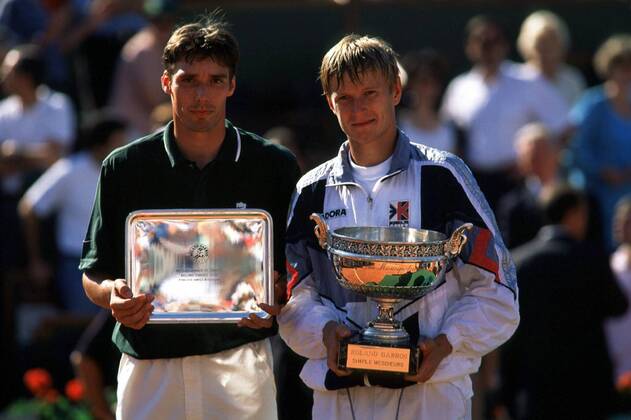 Siegerehrung: Jewgeni Kafelnikow (re) ist Sieger, Stich zweiter Tennis Herren French Open 1996 Gruppe Roland Garros Paris Freude,