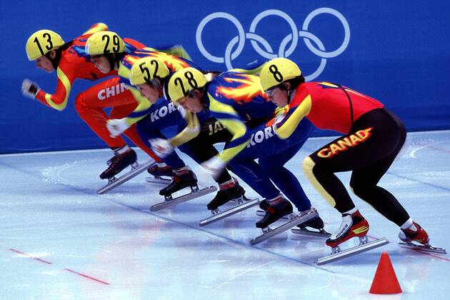 V.r.: Annie Perreault aus Kanada, Lee-Kyung Chun aus Korea, Ikue Teshigawara aus Japan, Yun-Mi Kim aus Korea und Chunlu Wang aus China auf der Bahn Short Track OS Winter Damen Olympische Spiele 1998, Olympia, Olympiade, Winterspiele: 500 m, Frauen, Shorttrack Totale White Ring Nagano City Konzentration,