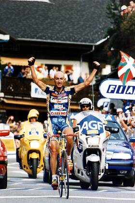 Etappensieger Marco Pantani (Italien) jubelnd im Ziel Radsport Herren Straßenradsport, Profi, Profis, Straße, Radrennen, Rad, Straßenrennen 1997 Einzelbild Freude,
