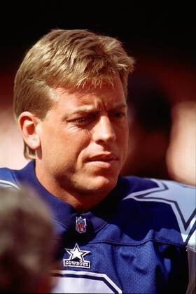 Quarterback Troy Aikman (Cowboys) nachdenklich und skeptisch American Football Herren NFL, Saison 1997 1998, Regular Season Game: Dallas Cowboys Porträt Texas Stadium Dallas Nachdenklichkeit, Skepsis,