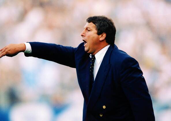 Trainer Roland Courbis (OM) gibt ungeduldig Anweisungen Fußball Herren Saison 1998 1999: 1. Französische Liga, Division, Meisterschaft, Olympique Marseille Einzelbild Stade Vélodrome Marseille Skepsis, Ungeduld, Verzweiflung,  