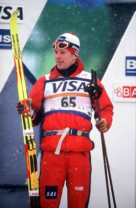 Björn Daehlie (Norwegen) bei der Siegerehrung Nordischer Skilauf WM Herren Nordische Ski Weltmeisterschaft 1999, Nordisch, Skisport Einzelbild Ramsau Freude,