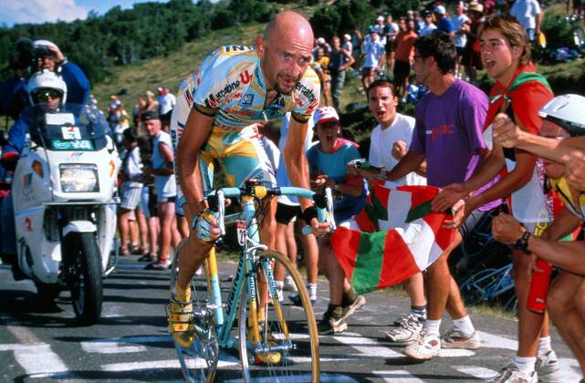 Marco Pantani (Team Mercatone Uno) auf der Strecke Radsport Herren Tour de France 1998, Radrennsport, Straßenradsport, Straßenradrennsport, Straße, Rad, Radrennen Einzelbild Dynamik,