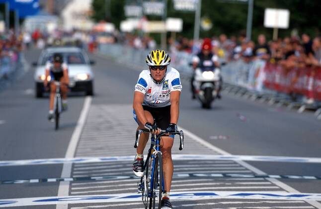 Petra Roßner überquert den Zielstrich Radsport LM Damen DM 1999 Straßenradsport, Frauen, Straße, Deutsche Straßenmeisterschaft, Straßenrennen, Einzel Einzelbild St. Wendel, Saarland