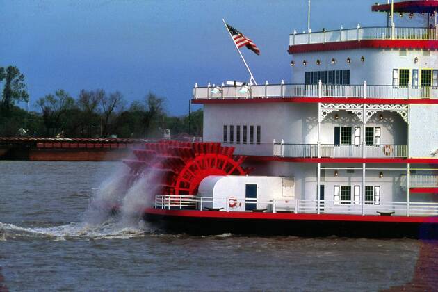 Mississippi-Schaufelraddampfer bei New Orleans Fußball WM Herren Weltmeisterschaft 1994, Reise, Reisen, Impressionen, Tourismus, Sightseeing, Sehenswürdigkeit Totale New Orleans