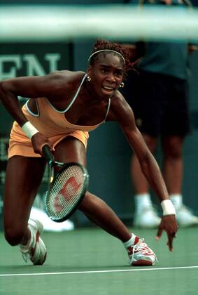 Venus Williams (USA) geht in die Knie Tennis Damen US Open 2000, Grand Slam, WTA-Tour, Hartplatz, Hardcourt, Hartplatzturnier, Hartplatztennis Einzelbild Flushing Meadow New York Dynamik,