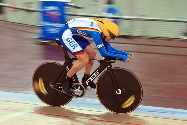 Judith Arndt (Deutschland) bei der 3000m-Einzelverfolgung Radsport OS Sommer Damen Olympische Sommerspiele 2000, Spiele, Olympia, Olympiade, Rad, Bahn, Bahnrad, Radrennsport Einzelbild Dunc Gray Velodrome, Bankstown Sydney Dynamik,
