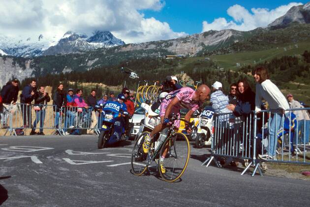 Marco Pantani (Italien Mercatone Uno) am Anstieg Radsport Herren Tour de France 2000, Radrennsport, Straßenradsport, Straßenradrennsport, Straße, Rad, Einzelbild Briancon - Courchevel
