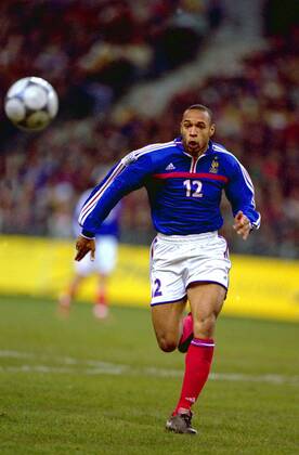 Thierry Henry (Frankreich) Fußball Länderspiel Herren Freundschaftsspiel 2001, Nationalmannschaft, Nationalteam, Nationaltrikot Einzelbild Stade de France Paris Dynamik,