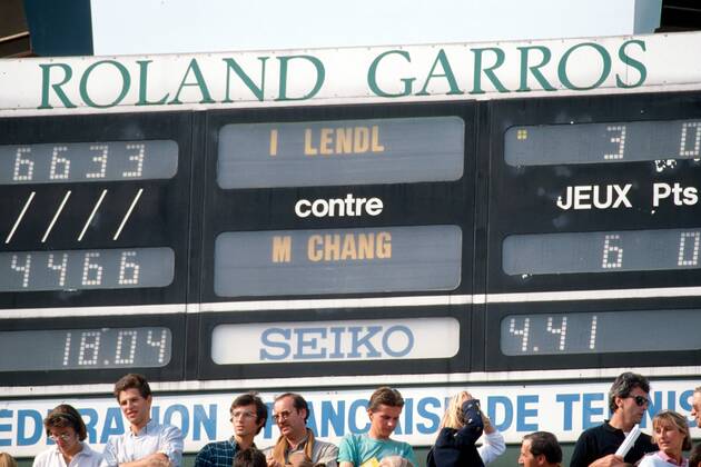 Marathonmatch: Michael Chang besiegt Ivan Lendl (beide USA) nach 4 Stunden und 41 Minuten mit 4:6 4:6 6:3 6:3 6:3 Tennis Herren French Open 1989, ATP-Tour, Grand Slam, Sand, Sandplatz, Sandplatztennis, Sandplatzturnier, Vdia Totale Roland Garros Paris
