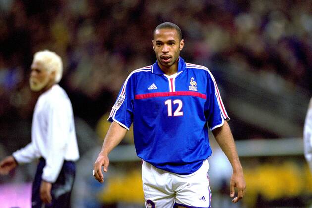 Thierry Henry (Frankreich) Fußball Länderspiel Herren Freundschaftsspiel 2001, Nationalmannschaft, Nationalteam, Nationaltrikot, Frankreich - Portugal 4:0 Einzelbild Stade de France Paris