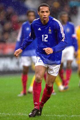 Thierry Henry (Frankreich) Fußball Länderspiel Herren Freundschaftsspiel 2002, Nationalmannschaft, Nationalteam, Nationaltrikot, Vneg Einzelbild Stade de France Paris