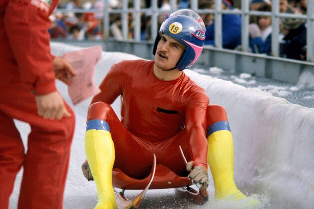 Georg Hackl (BRD) skeptisch Rennrodeln OS Winter Herren Olympische Winterspiele 1988, Olympia, Olympiade, Spiele, Rennschlittensport, Rodeln, Rennschlitten Gruppe Canada Olympic Park Calgary Skepsis,