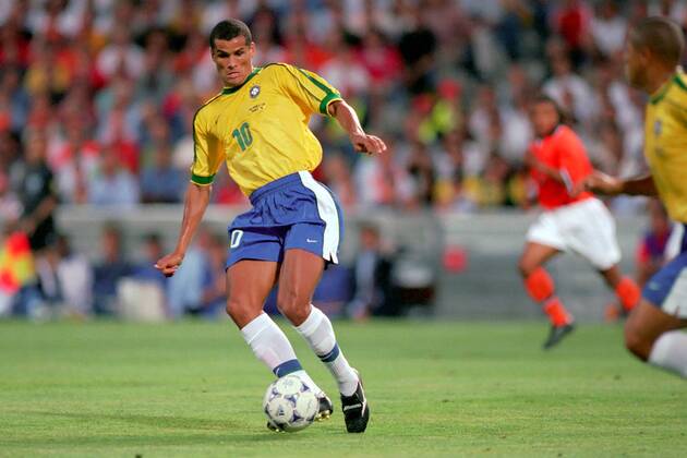 Rivaldo (Brasilien) am Ball Fußball WM Herren Weltmeisterschaft 1998, Länderspiel, Nationalmannschaft, Nationalteam, Nationaltrikot, Halbfinale, Einzelbild Stade Velodrome Marseille Dynamik,