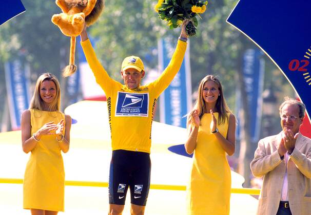 Sieger Lance Armstrong (USA US Postal Service) im gelben Trikot Radsport Herren Tour de France 2002, Radrennsport, Straßenradsport, Straßenradrennsport, Radrennen Gruppe 20. Etappe, Paris Freude,