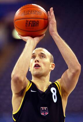 Pascal Roller (Deutschland) - Freiwurf Basketball WM Herren Weltmeisterschaft 2002, Länderspiel, Gruppenspiel, Gruppe F, Nationalmannschaft, Nationalteam, Einzelbild Indianapolis