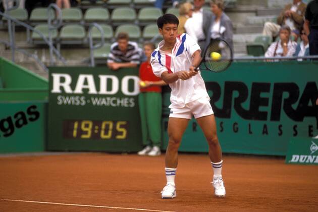 Michael Chang (USA) - beidhändige Rückhand Tennis Herren French Open 1989, ATP-Tour, Grand Slam, Sand, Sandplatz, Sandplatzturnier Einzelbild Paris
