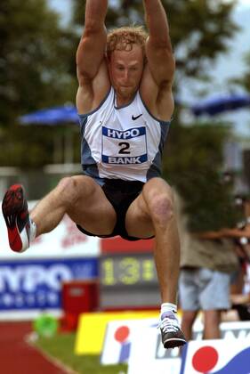 Tom Pappas (USA) - Weitsprung Leichtathletik Herren Internationales Mehrkampfmeeting 2003, Mehrkampf-Meeting, Zehnkampf Einzelbild Götzis