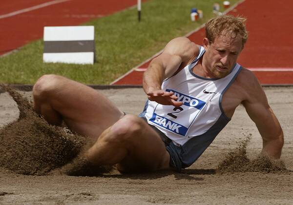Tom Pappas (USA) - Weitsprung Leichtathletik Herren Internationales Mehrkampfmeeting 2003, Mehrkampf-Meeting, Zehnkampf Einzelbild Götzis