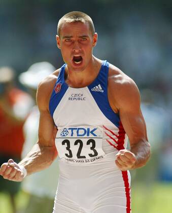 Roman Sebrle (Tschechien) - Jubelschrei Leichtathletik WM Herren Weltmeisterschaft 2003, Nationaltrikot, Einzelbild Paris Freude,