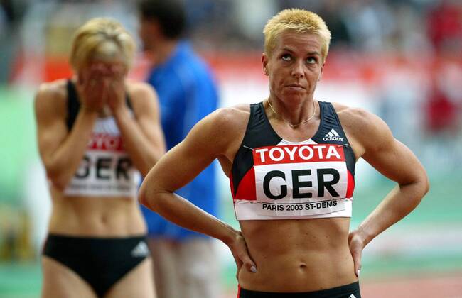 Grit Breuer (Deutschland) enttäuscht über den 4. Platz Leichtathletik WM Damen Weltmeisterschaft 2003, Nationaltrikot, 4x400m, 4 x 400 m, 400m, Meter, Staffel, Staffellauf, Vdig Einzelbild Paris Enttäuschung,