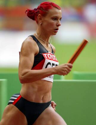 Claudia Hoffmann (Deutschland) mit dem Staffelstab Leichtathletik WM Damen Weltmeisterschaft 2003, Nationaltrikot, 4x400m, 4 x 400 m, 400m, Meter, Staffel, Staffellauf, Vdig Einzelbild Paris Dynamik,