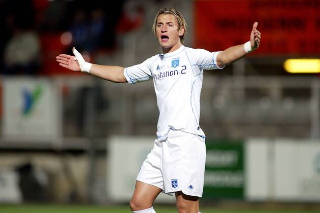 Philippe Mexes (Auxerre) beschwert sich Fußball EC 3 Herren UEFA-Cup 2003 2004, Pokal, Europapokal, Europacup, AJ Auxerre Einzelbild Auxerre  
