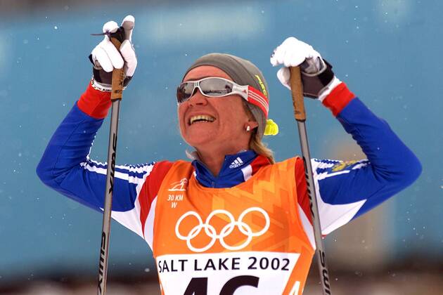 OLYMPIC LEGENDS: Larissa Lasutina Larissa Lazutina (Russland) freut sich über ihren Olympiasieg - wenig später wurde er ihr aber wegen Dopings aberkannt Nordischer Skilauf OS Winter Damen Olympische Winterspiele 2002, Olympia, Olympiade, Spiele, Ski Nordisch, Nordischer Skisport Einzelbild Soldier Hollow Salt Lake City Utah Glück, Freude, Begeisterung,
