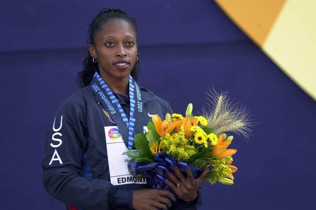 Gail Devers (USA) Leichtathletik WM Damen Weltmeisterschaft 2001, Podium, Podest Einzelbild Edmonton Freude,