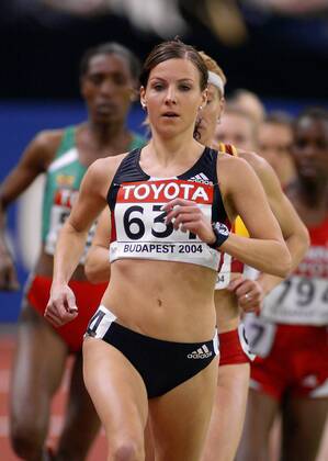 Sabrina Mockenhaupt (Deutschland) Leichtathletik WM Damen 10. IAAF Hallen-Weltmeisterschaft 2004, Hallenweltmeisterschaft, Halle, Indoor, Nationaltrikot Einzelbild Budapest