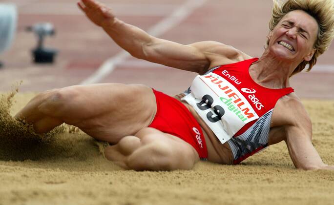 Heike Drechsler (LG Karlsruhe Deutschland) - Landung Leichtathletik Damen Meeting 2004, Leichtathletikmeeting, Sportfest, Leichtathletiksportfest, Vdig Einzelbild Erfurt