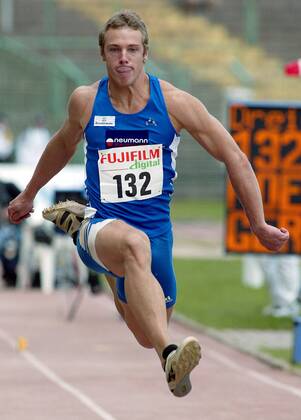 Thomas Moede (Deutschland) - Flugphase Leichtathletik Herren Meeting 2004, Leichtathletikmeeting, Sportfest, Leichtathletiksportfest, Vdig Einzelbild Erfurt