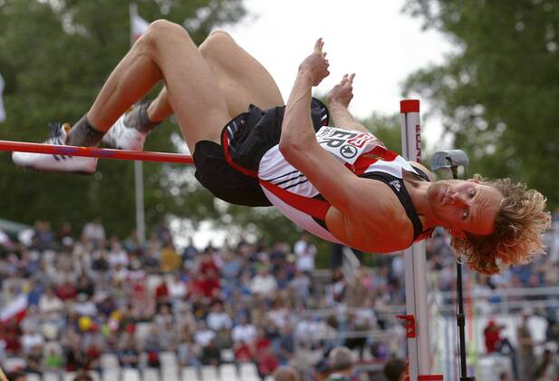 Roman Fricke (Deutschland) überquert die Latte Leichtathletik EC 3 Herren SPAR Europapokal 2004, Europacup, Meeting, Leichtathletikmeeting, Sportfest, Vdig Einzelbild Bydgoszcz Dynamik