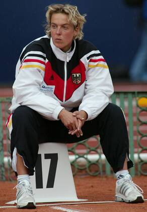 Steffi Nerius (Deutschland) nachdenklich Leichtathletik EC 3 Damen SPAR Europapokal 2004, Europacup, Meeting, Leichtathletikmeeting, Sportfest, Vdig Einzelbild Bydgoszcz Nachdenklichkeit,