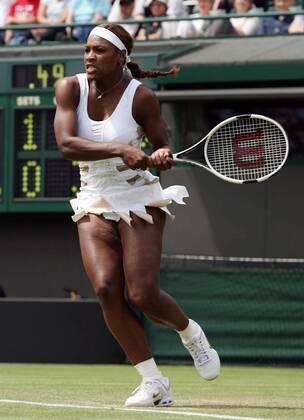 Serena Williams (USA) Tennis Damen All England Championships 2004, Grand Slam, WTA-Tour, Rasen, Rasenplatz, Rasentennis, Rasenturnier, Einzelbild Wimbledon London Dynamik,