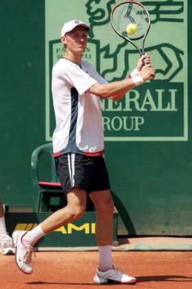 Nikolay Davydenko (Rußland) - beidhändige Rückhand Tennis Herren Generali-Open 2004, ATP-Tour, Vdig Einzelbild Kitzbühel