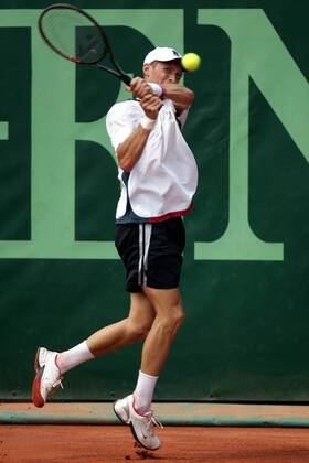 Nikolay Davydenko (Rußland) - beidhändige Rückhand Tennis Herren Generali-Open 2004, ATP-Tour, Vdig Einzelbild Kitzbühel Dynamik,