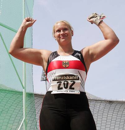 Andrea Bunjes (Deutschland) ballt siegessicher ihre Fäuste Leichtathletik Damen Team Challenge 2004, Nationaltrikot, Länderkampf Einzelbild München