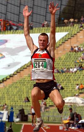 Christian Kaczmarek (Deutschland) - Flugphase Leichtathletik Herren Team Challenge 2004, Länderkampf, Nationaltrikot Einzelbild München