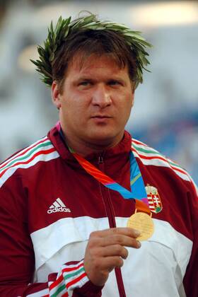 Olympiasieger Adrian Annus (Ungarn) - als Dopingsünder überführt wurde ihm später die Medaille allerdings aberkannt Leichtathletik OS Sommer Herren Olympische Sommerspiele Athen 2004, Olympia, Olympiade, Spiele, Hammer, Hammerwurf, Hammerwerfen, Porträt Maroussi