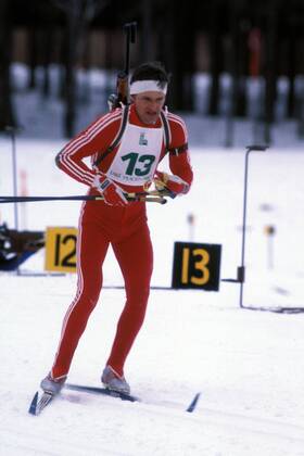 Alexander Tichonow (Sowjetunion) verlässt den Schießstand Biathlon OS Winter Herren Olympische Winterspiele 1980, Olympia, Olympiade, Spiele, Staffel, Staffellauf, Staffelrennen, Vdia Einzelbild Lake Placid, Tikhonov, Tikhonow