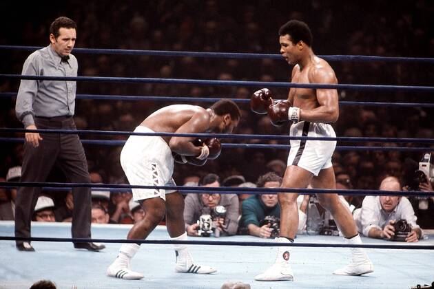 Muhammad Ali (re.) gegen Joe Frazier (beide USA) - PUBLICATION ONLY FOR GERMAN; SWISS; AUSTRIAN AND HUNGARIAN MEDIA (Icon5980046) Boxen Herren Boxsport 1974, Profiboxen, Schwergewicht Gruppe New York EDITORIAL USE ONLY